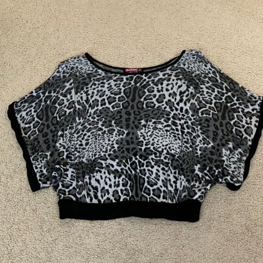 Chic Leopard Print Butterfly sleeve/ batwing sleeve Top, lightweight flowy, sml